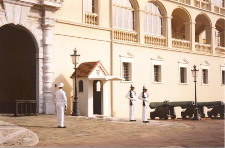 MONAKO - stráž před knížecím palácem