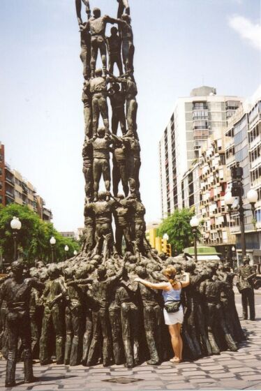 Tarragona - souso tzv. castellers na ulici Rambla Nova